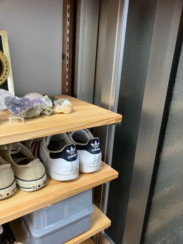 靴棚横の内額加工